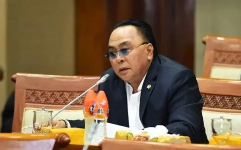 NGERI…Dongkrak Nama Adiknya Eks Bupati Politasi Gereja