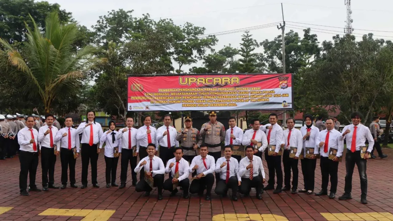 Kapolres Lebak berikan Penghargaan Kepada Personil Polres Yang Berprestasi