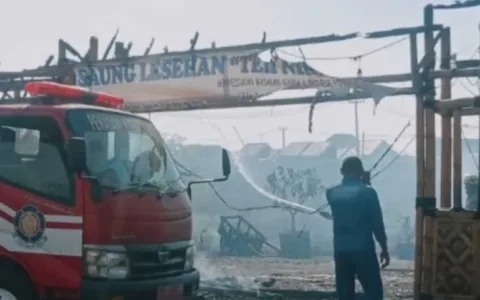 Rumah Makan di Kayu Agung Sepatan Ludes Terbakar