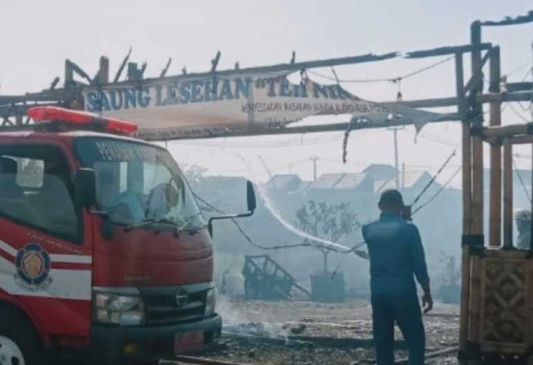 Rumah Makan Di Kayu Agung Sepatan Ludes Terbakar