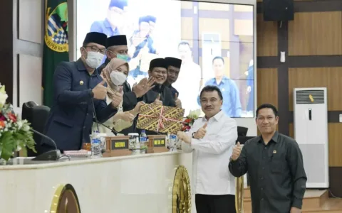 LUAR BIASA, TAP Bentukan Ridwan Kamil dan Sikap Lembek DPRD Jabar