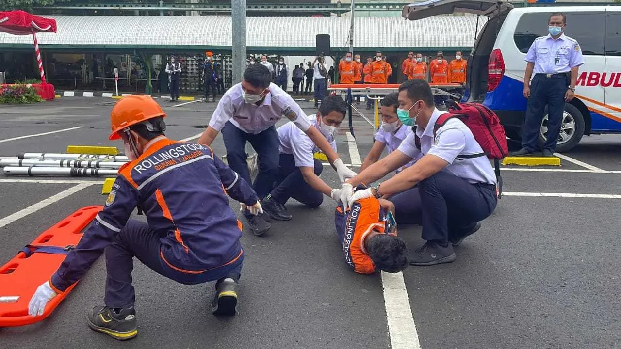 Daop 1 Jakarta Gelar Simulasi Penanganan Kecelakaan Kerja Pada Giat Apel di Stasiun Gambir