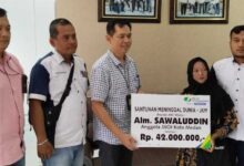 Bpjs Ketenagakerjaan Medan Utara Menyerahkan Satunan Kepada Anggota Moi