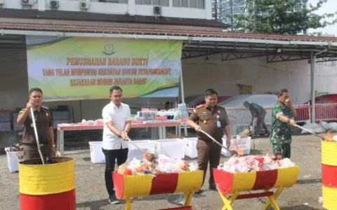 Kajari Jakbar Musnahkan Barang Bukti Narkotika