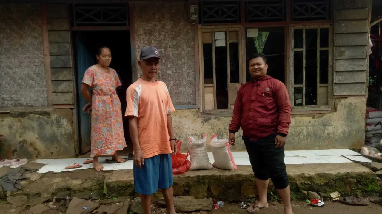 Wujud Kepedulian kepada Masyarakat, KITA Pandeglang Berikan 100 Paket Bantuan Sembako