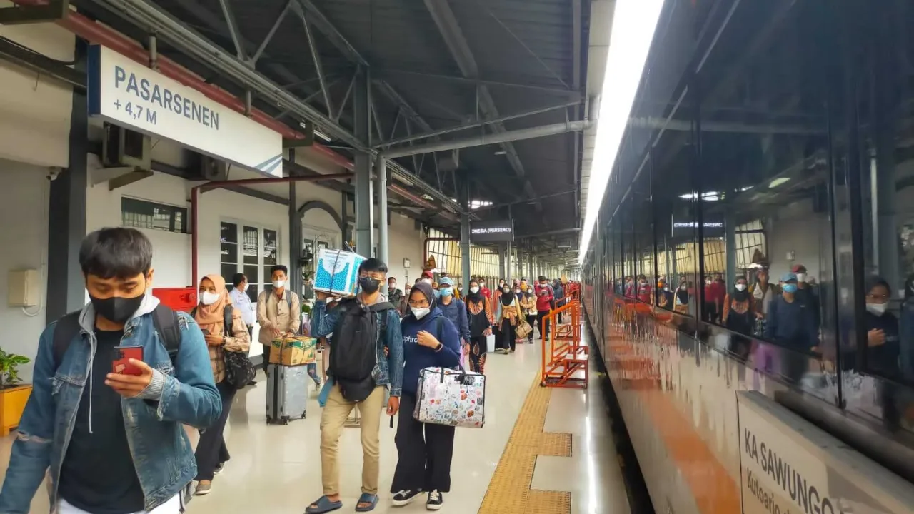 Tiket KA Jarak Jauh Perjalanan H-10 Lebaran Keberangkatan Gambir dan Pasar Senen Sudah Dapat Dipesan