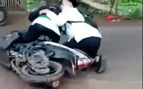 Video Pengendara Berjatuhan di Rajeg, Satpol PP Ungkap Aktifitas Urugan Dihentikan