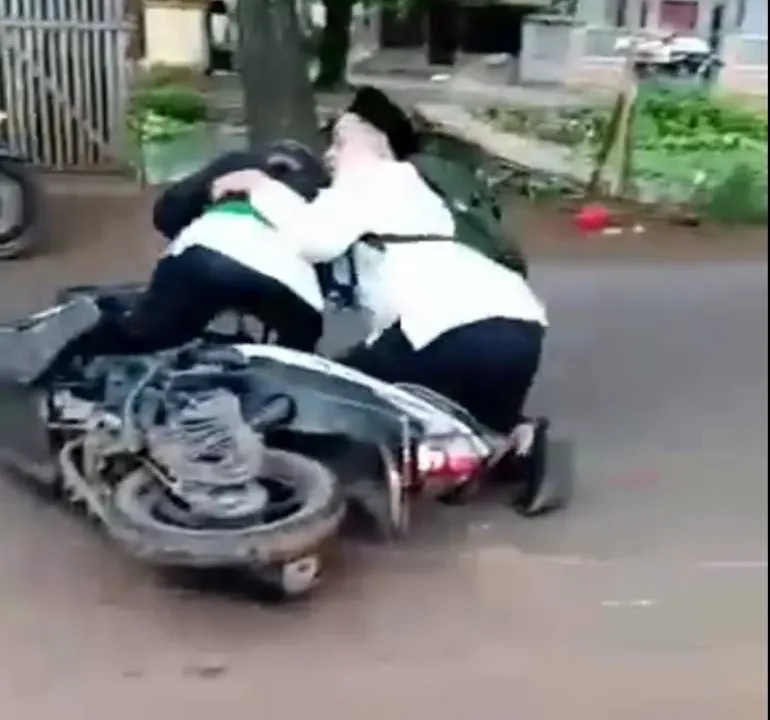 Video Pengendara Berjatuhan di Rajeg, Satpol PP Ungkap Aktifitas Urugan Dihentikan