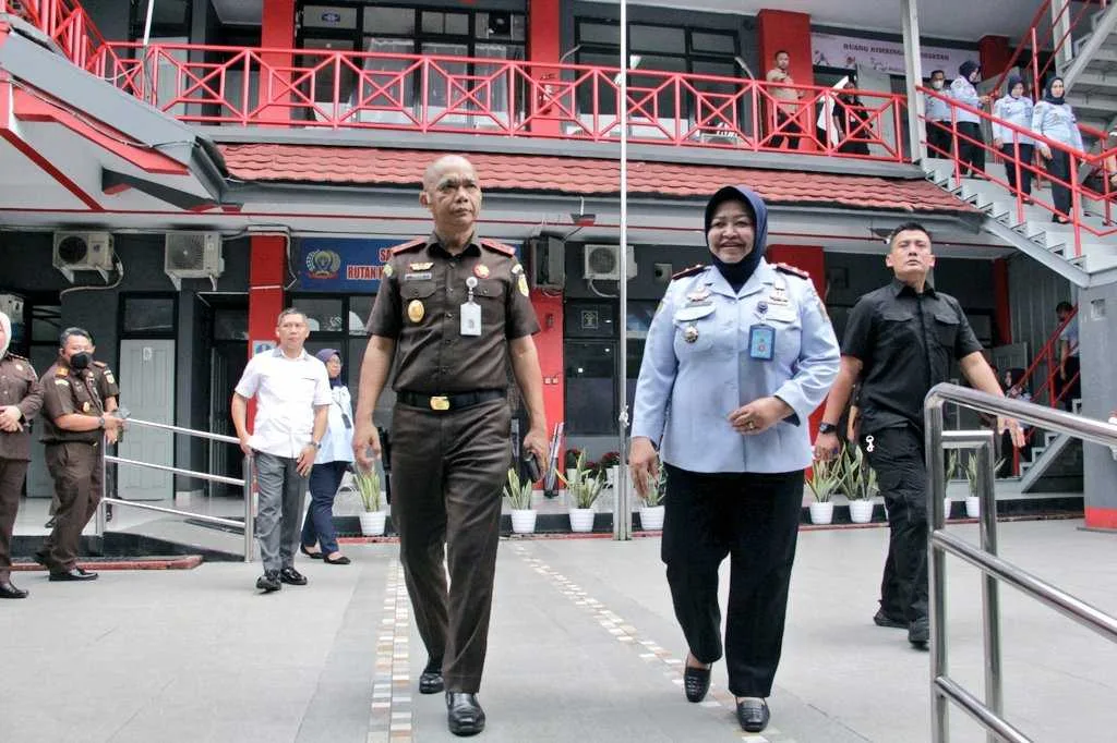 Agar Produktif, Kejati DKI Berikan Alat Keterampilan ke Lapas Pondok Bambu