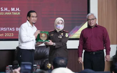 Pesan Kajati Jawa Timur Saat Jadi Dosen Tamu di Universitas Brawijaya Malang