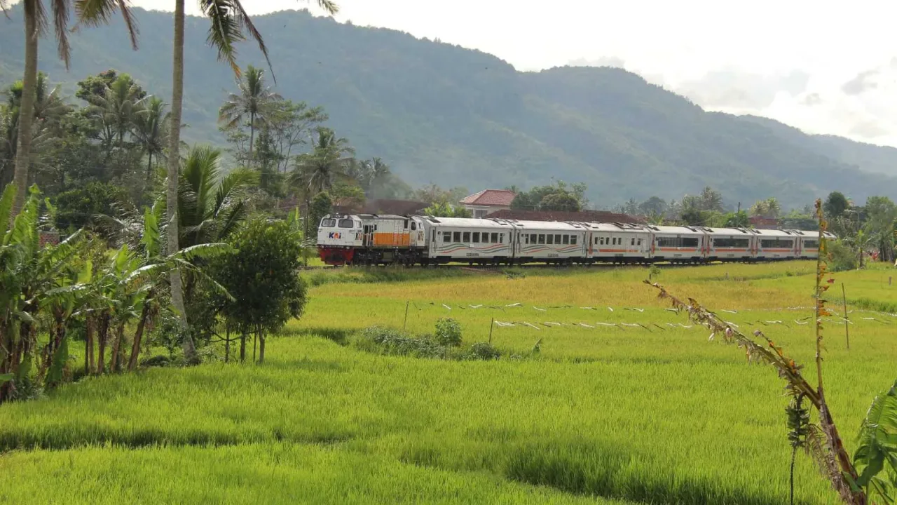 Tiket KA Jarak Jau H-10 s.d H-1 Lebaran Keberangkatan Stasiun Gambir dan Pasar Senen Sudah Dapat Dipesan