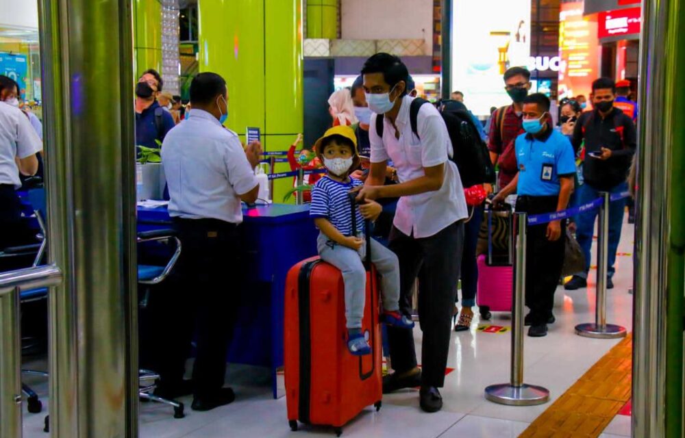 87 Ribu Penumpang Ka Jarak Jauh Berangkat Dari Stasiun Gambir Dan Pasar Senen Memenuhi Persyaratan Vaksin