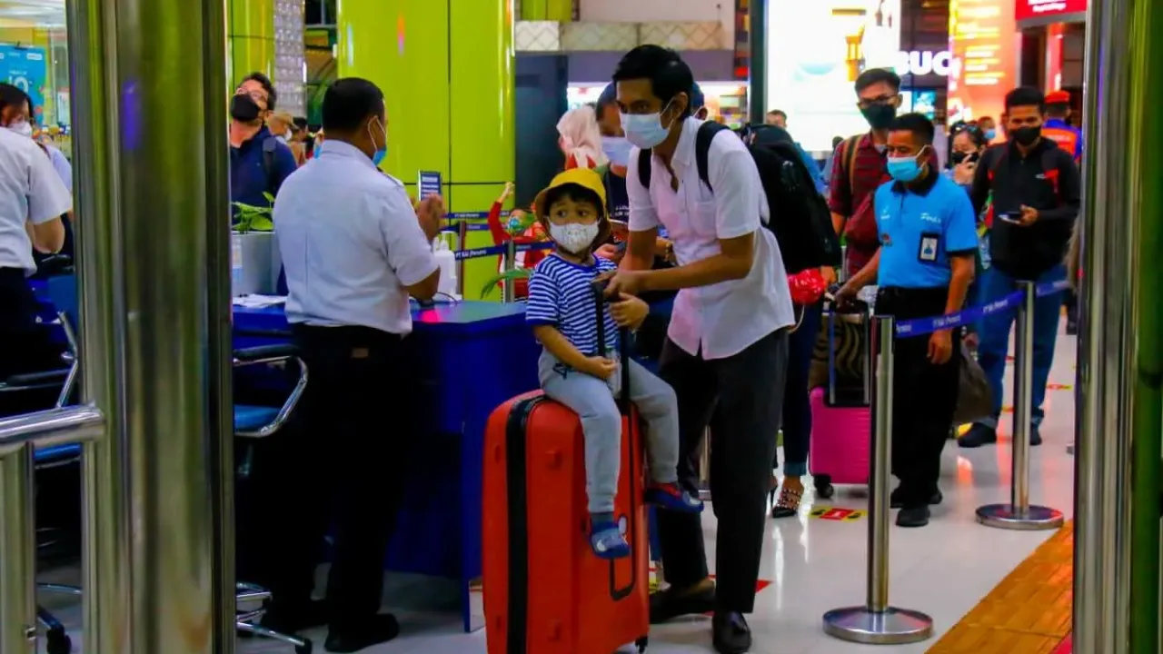87 Ribu Penumpang KA Jarak Jauh Berangkat Dari Stasiun Gambir dan Pasar Senen Memenuhi Persyaratan Vaksin