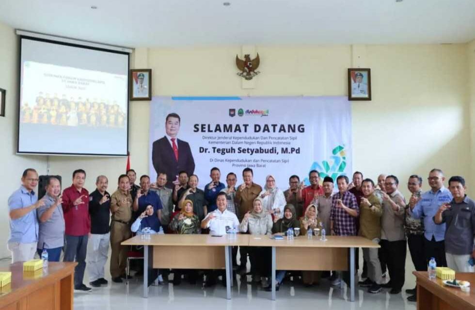 Dirjen Dukcapil Teguh Setyabudi Puji Layanan Disdukcapil Kota Bandung