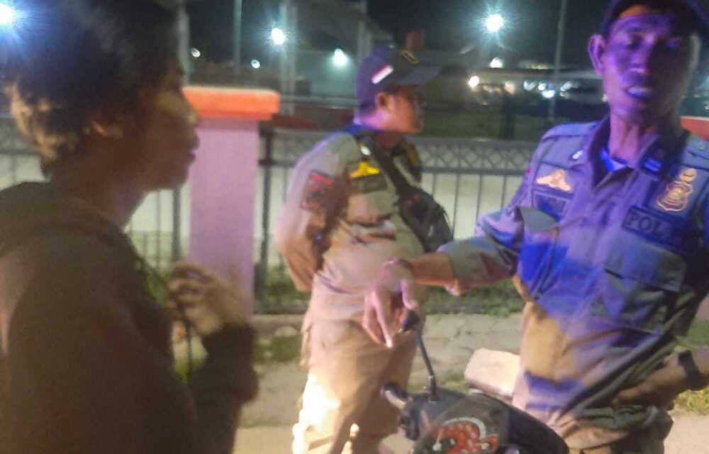 Trantibum Sepatan Bubarkan Tongkrongan Remaja Di Malam Ramadhan