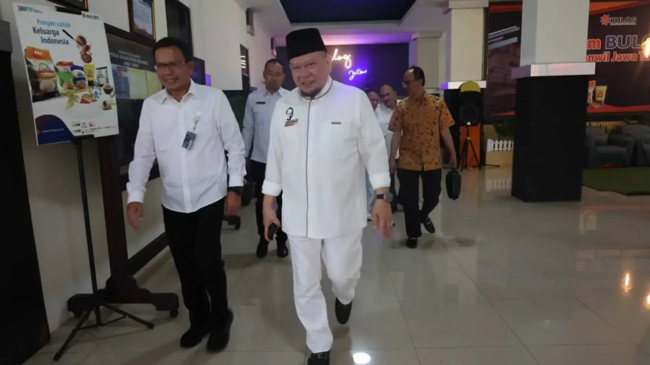 Kunjungi Bulog Jatim, Ketua DPD RI Cek Kesiapan Distribusi Beras Jelang Lebaran