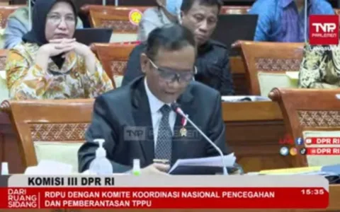 Mahfud MD Tegaskan Pemerintah dan DPR Sejajar Jangan Saling Tuding