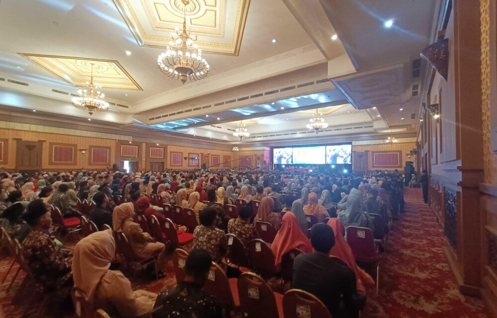 Um Jambi Sukses Wisudakan Ratusan Wisudawan, Rektor Serukan Semangat Kiprah Dunia Kerja