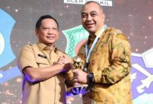 Bupati Zaki Terima Penghargaan Uhc Dari Mendagri
