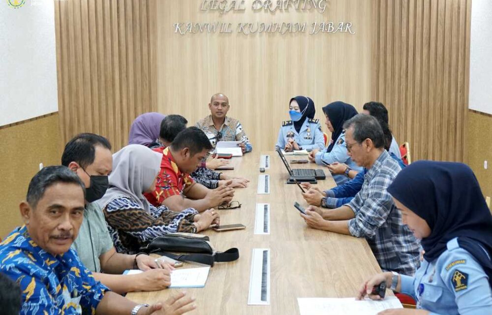 Kanwil Jabar Bersama Dprd Cirebon Harmonisasikan Baperda Pesantren Dan Kb
