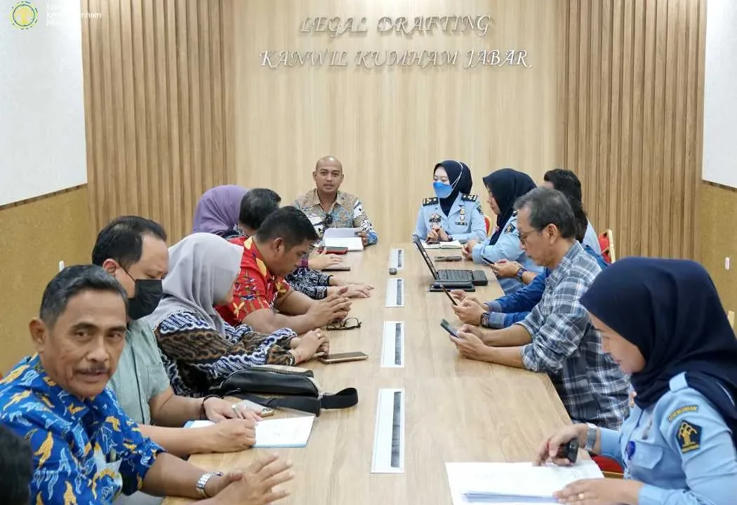 Kanwil Jabar Bersama DPRD Cirebon Harmonisasikan Baperda Pesantren Dan KB