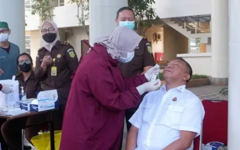 Cegah Penyebaran Subvarian Baru Covid-19, Kejaksaan Agung Gelar Swab Antigen.