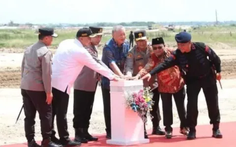 Ground breaking pembangunan Gedung Batalion A Brimob Polda Metro Jaya di PIK 2 Teluknaga, Kabupaten Tangerang. Rabu, (5/4/23).