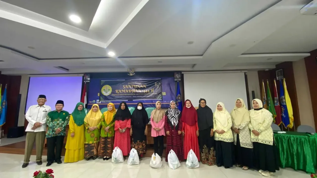 PWNA Berbagi 100 Paket Ramadhan Dan Buka Puasa Bersama