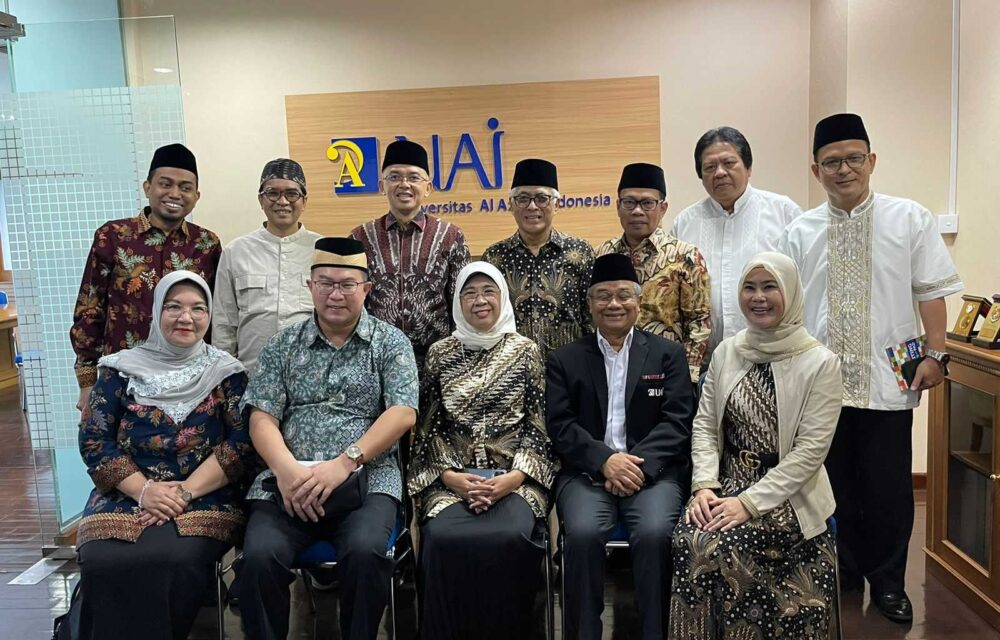 Keterangan Poto Kiai Maman Imanulhaq Bersama Pengurus Icmi