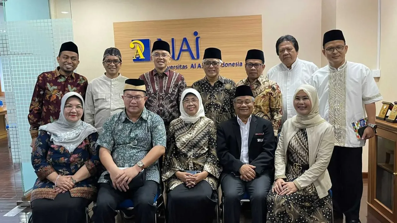 Keterangan Poto kiai Maman Imanulhaq bersama pengurus ICMI