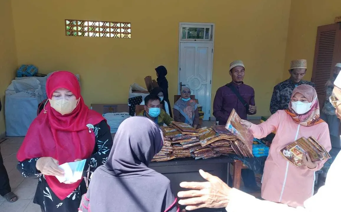 H.Dulamat Pengusaha Asal Tangerang Utara Menggelar Ribuan Santunan