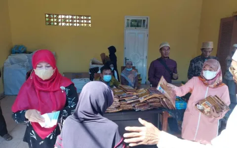 H.Dulamat Pengusaha Asal Tangerang Utara Menggelar Ribuan Santunan