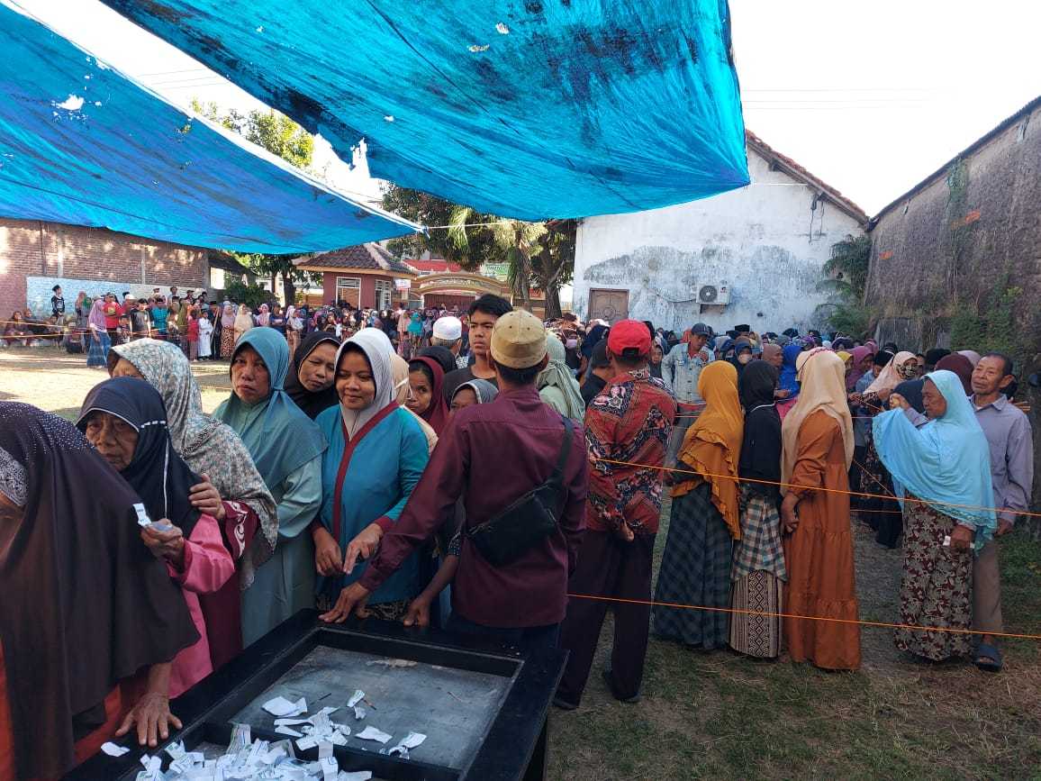 H.dulamat Pengusaha Asal Tangerang Utara Menggelar Ribuan Santunan 2 H.dulamat Pengusaha Asal Tangerang Utara Menggelar Ribuan Santunan
