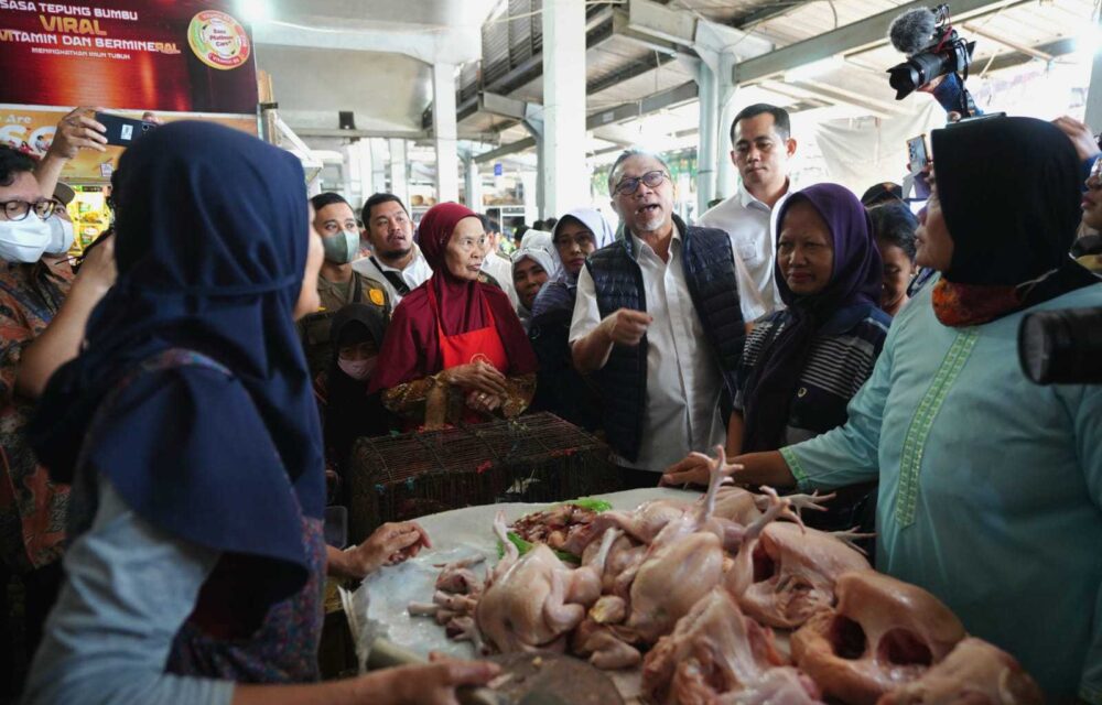 Mendag Zulkifli Hasan Cek Harga Bapok Di Pasar Semarang, Begini Hasilnya