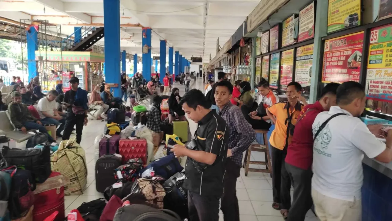 Jelang H-10 Lebaran Terminal Rambutan Masih Sepi