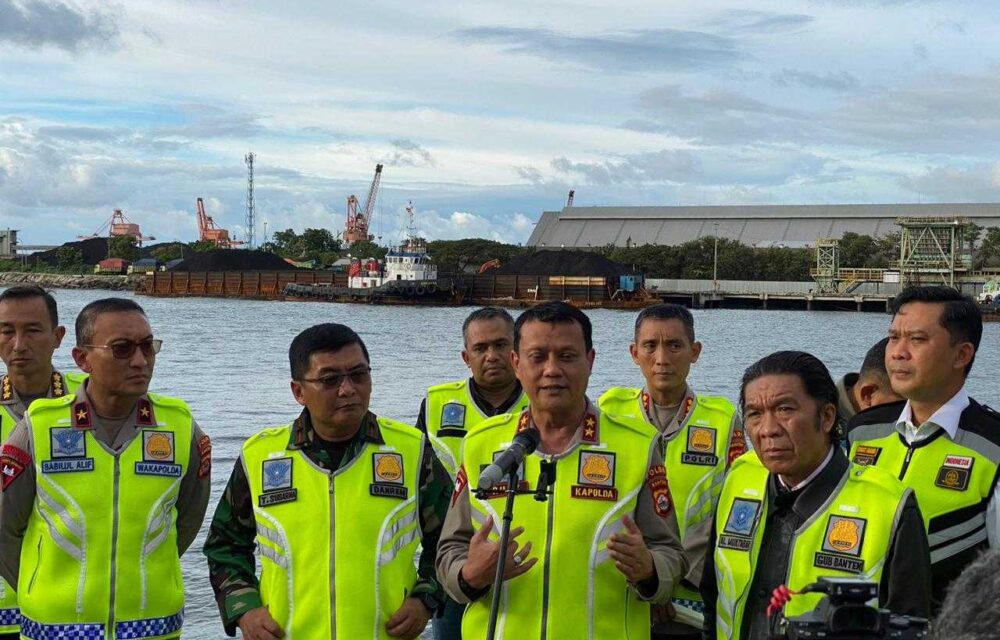 Kapolda Banten Memastikan Jalur Mudik Sepeda Motor Di Pelabuhan Ciwandan