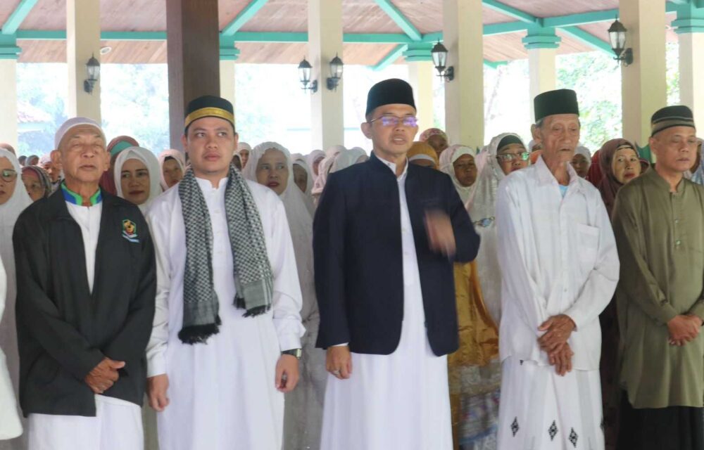 Akar Djati Gelar Zikir Di Keraton Kasepuhan