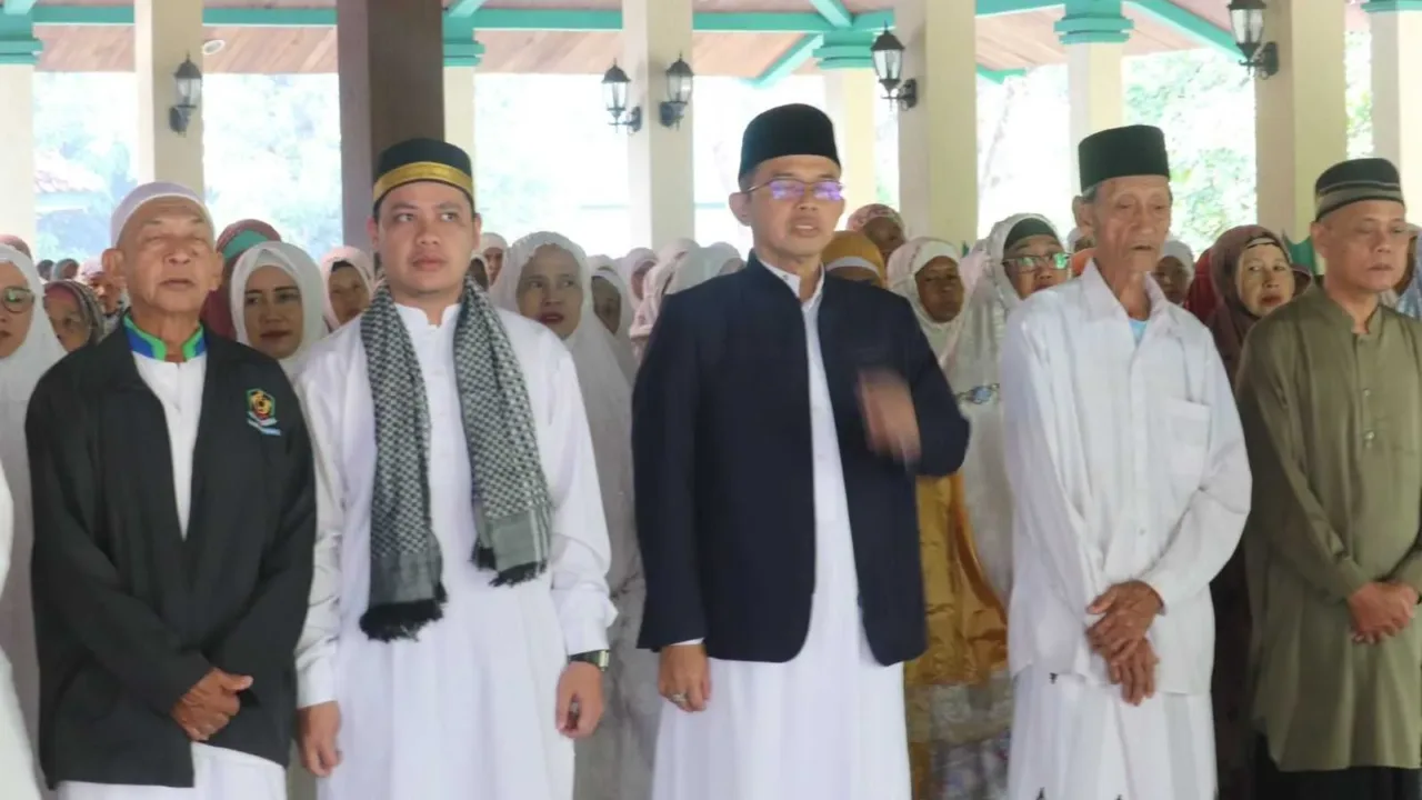Akar Djati Gelar Zikir di Keraton Kasepuhan