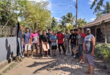 Antusias Warga Gotong Royong Perbaiki Jalan Rusak, Simak Keseruannya