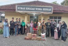 Lansia, Yatim Piatu Wisma Berkah Dapat Santunan Dan Bingkisan Lebaran Dari Kita Pandeglang