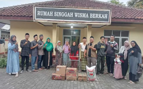 Lansia, Yatim Piatu Wisma Berkah Dapat Santunan dan Bingkisan Lebaran dari Kita Pandeglang