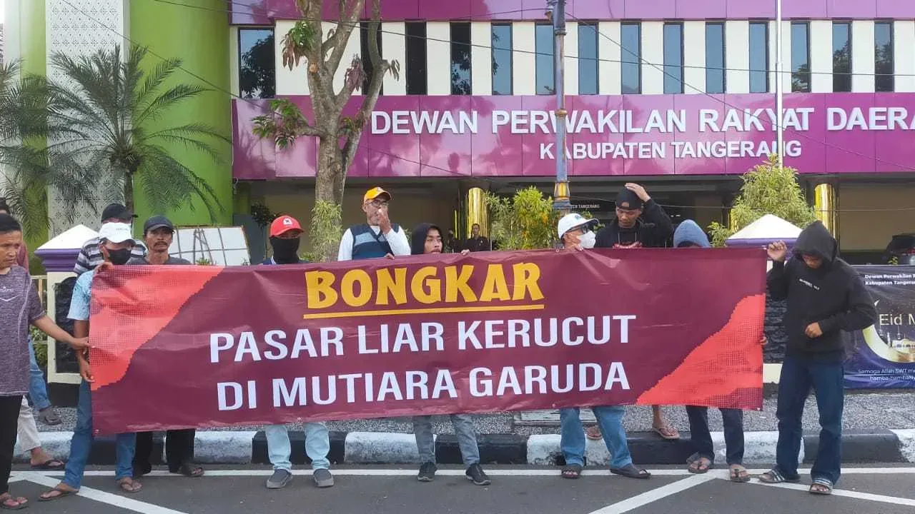 Warga Desak Tenda Krucut di Jalan Mutiara Garuda di Bongkar Satpol PP