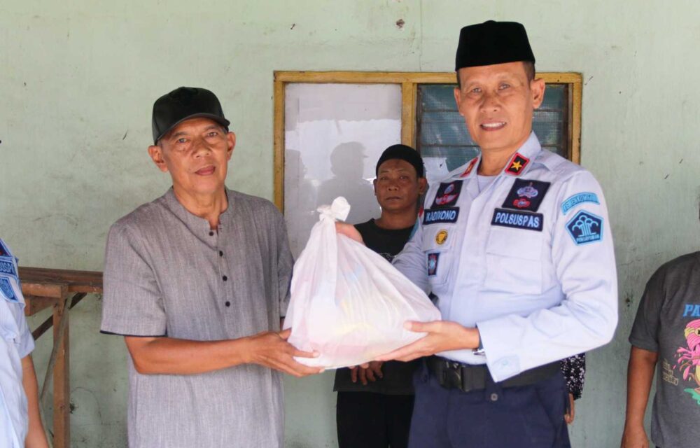 Kebersamaan Kalapas Cirebon Berbagi 1000 Ketupat Pada Yayasan Pati Jompo