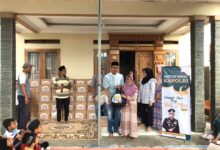 Kapolri Dan Dpp Jnmi Bagikan Ratusan Sembako Di Banten
