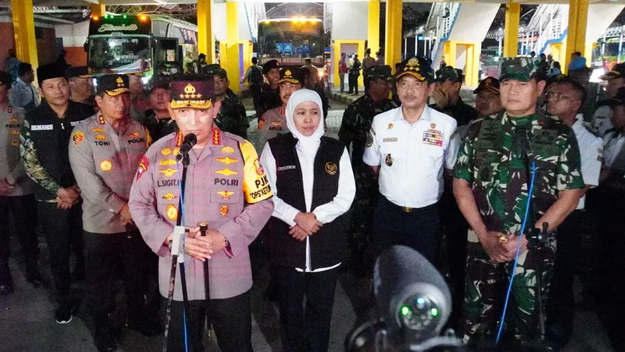 Kapolri dan Panglima TNI Awasi Terminal Purabaya Jawa Timur