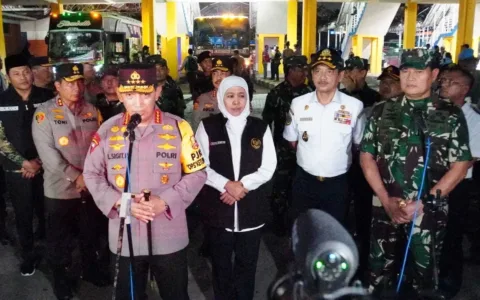 Kapolri dan Panglima TNI Awasi Terminal Purabaya Jawa Timur