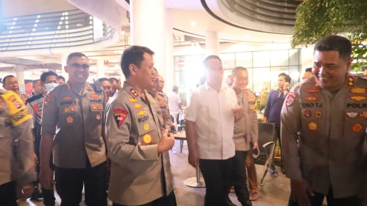 Kapolda Banten Tinjau Arus Mudik di Pelabuhan Merak