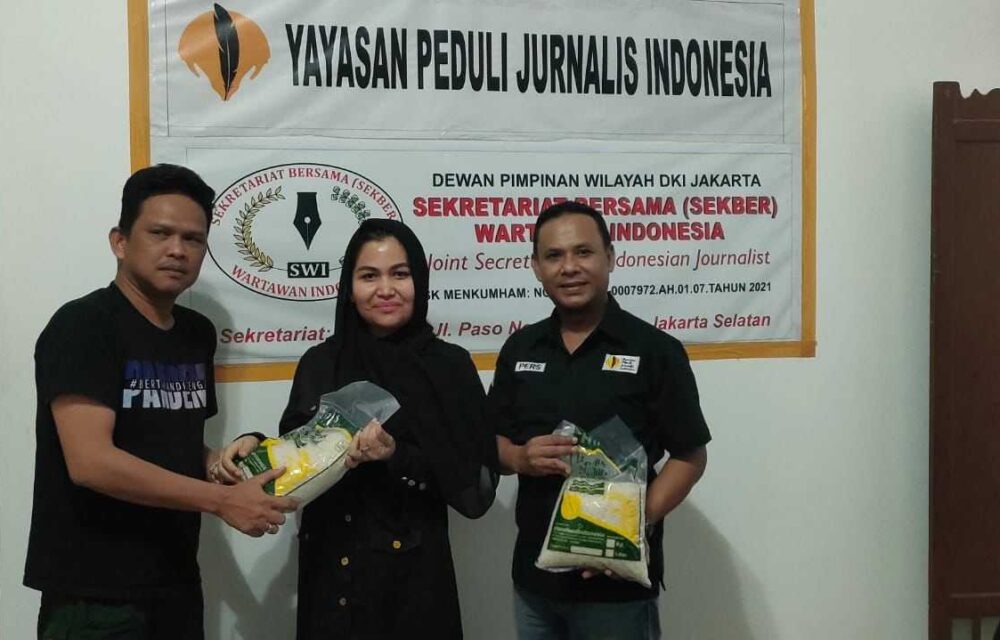 Ypji Bersama Permata Sanny Peduli Dan Kita Bagikan Bingkisan Lebaran Untuk Wartawan