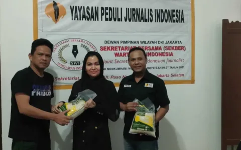 YPJI bersama Permata Sanny Peduli dan KITA Bagikan Bingkisan Lebaran untuk Wartawan