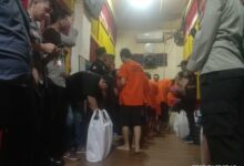 Peduli Tahanan, Kerapatan Indonesia Tanah Air Dan Ganas Bagikan Nasi Kotak